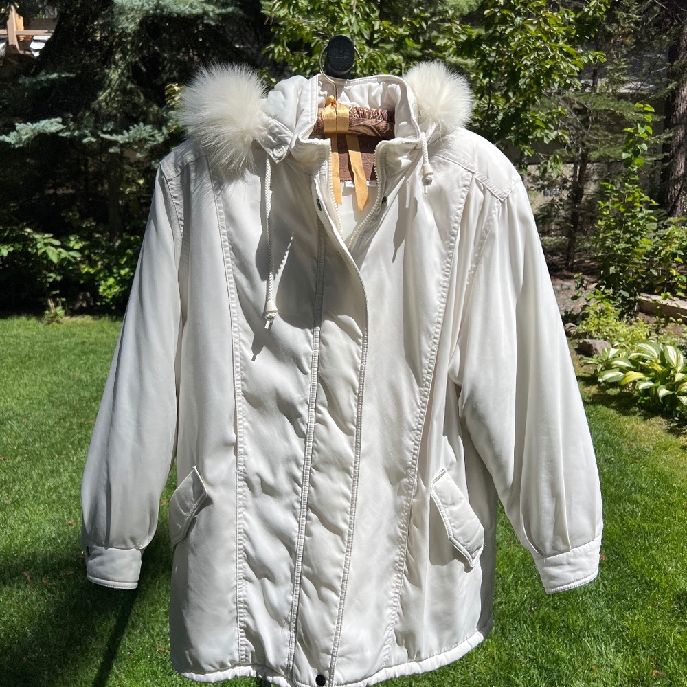 Oversized white ski jacket with fur hood.